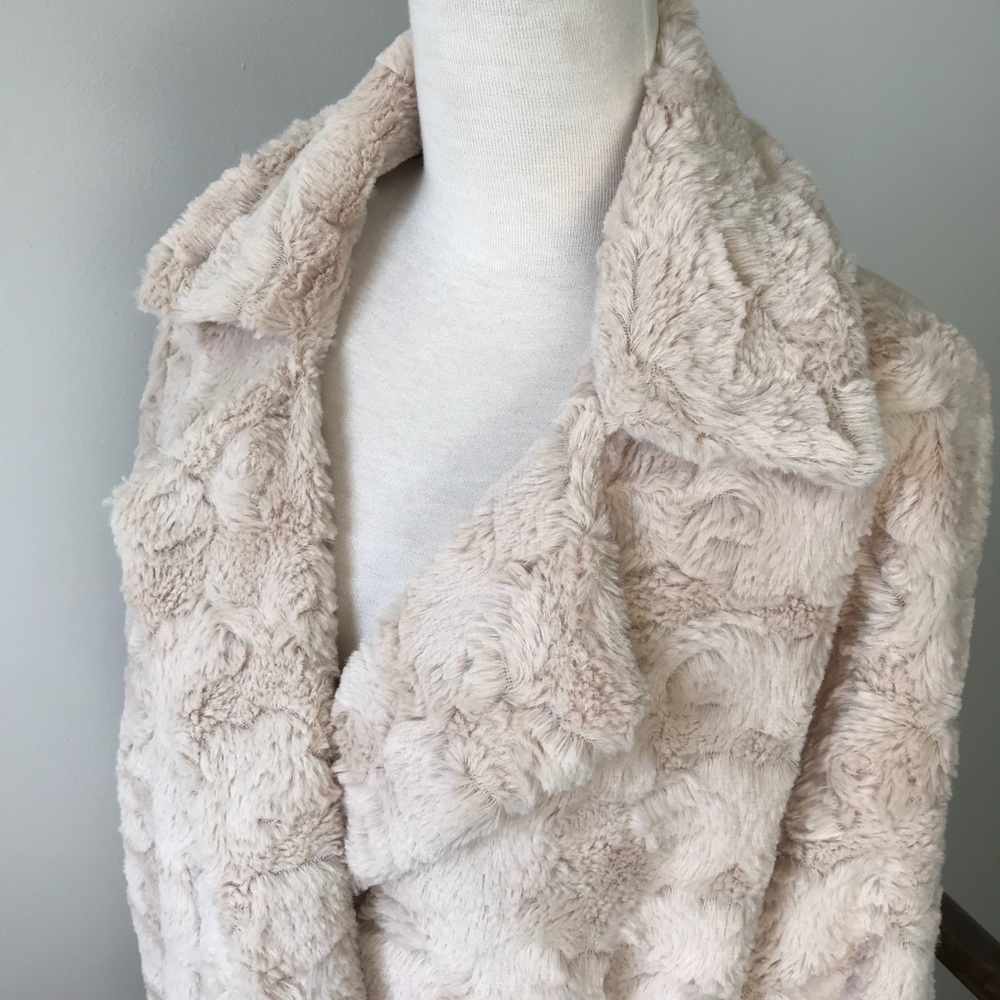 William B Light Tan Fluffy Fall Coat - NWT